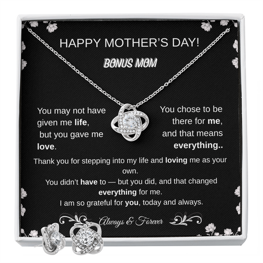 “She Didn't Have To… But She Did 💖 — Bonus Mom Necklace Gift Set”